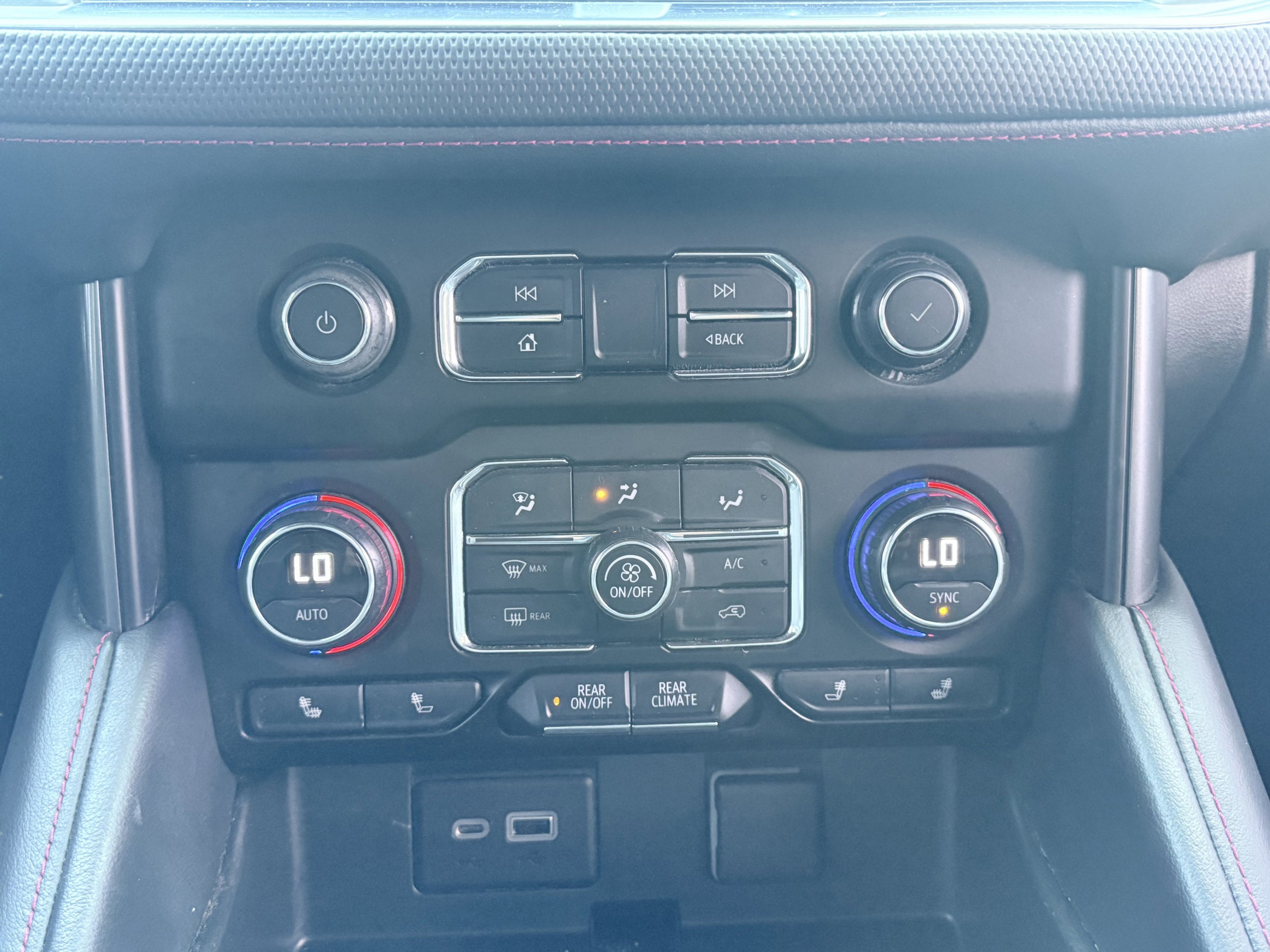 Used 2021 Chevrolet Suburban RST w/ Luxury Package image 47