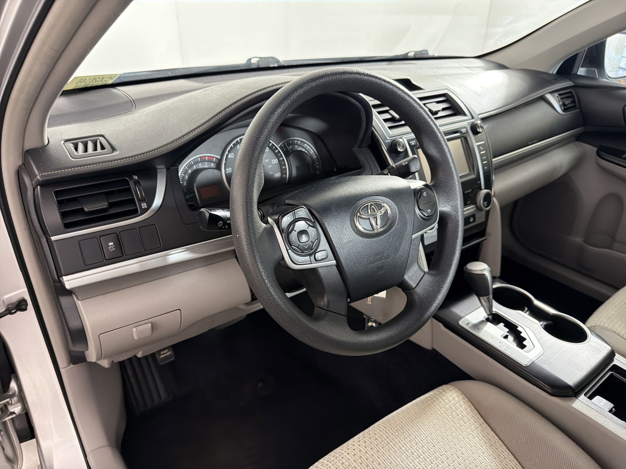 Used 2012 Toyota Camry LE image 4