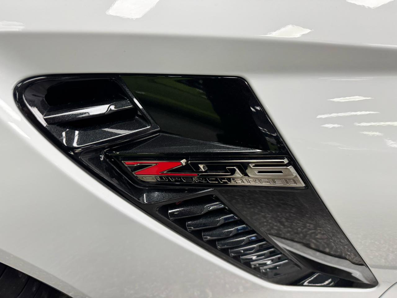 Used 2015 Chevrolet Corvette Z06 w/ 3LZ Preferred Equipment Group image 31