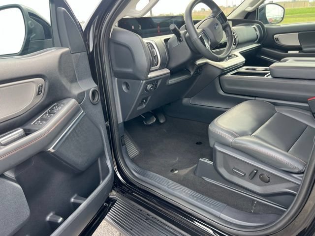 Used 2025 Ford Expedition Active AWD/4WD image 9
