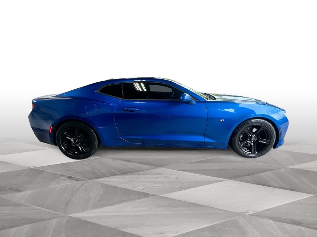 Used 2018 Chevrolet Camaro LT RWD image 9