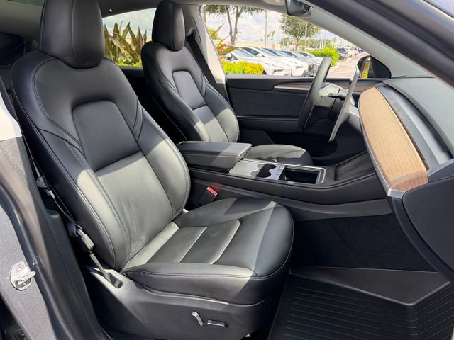 Used 2024 Tesla Model Y Long Range AWD/4WD image 19