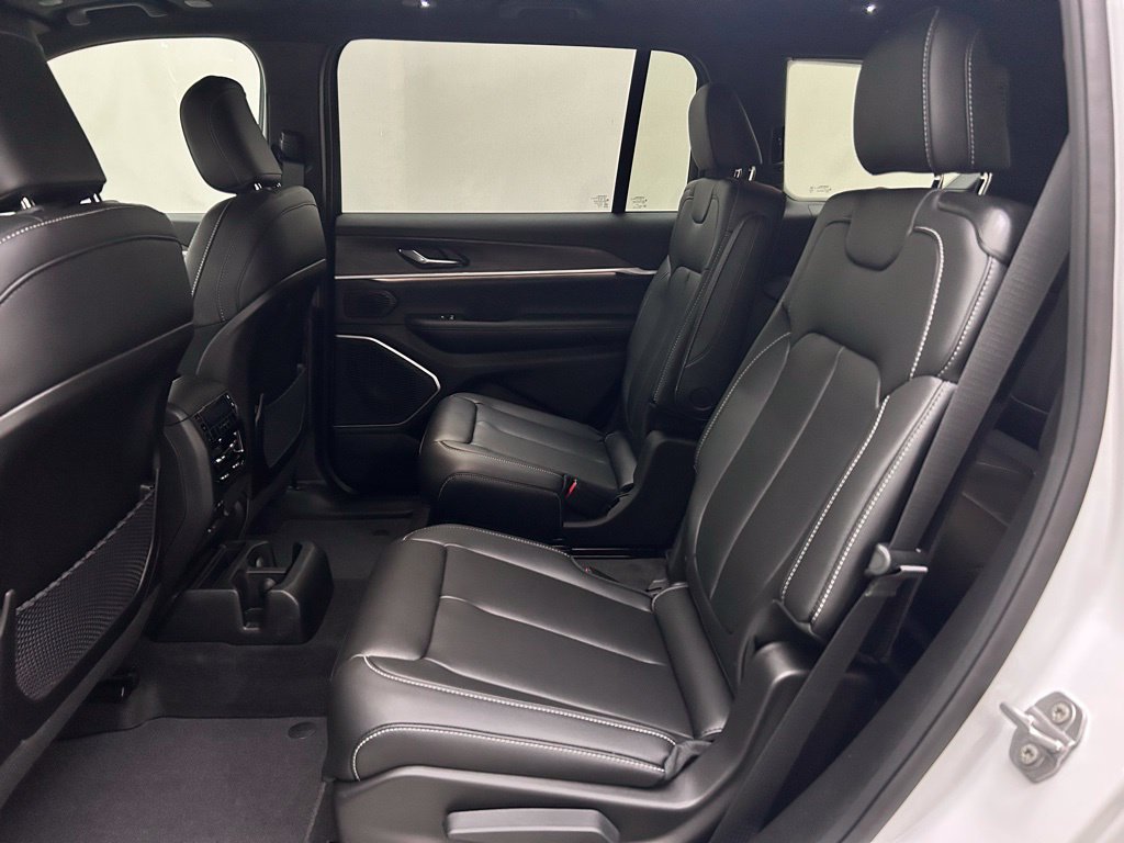 New 2026 Jeep Grand Cherokee L Limited w/ Limited Altitude Package AWD/4WD image 14