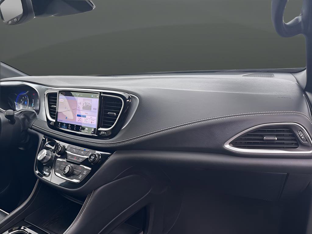 Used 2025 Chrysler Pacifica Limited image 44