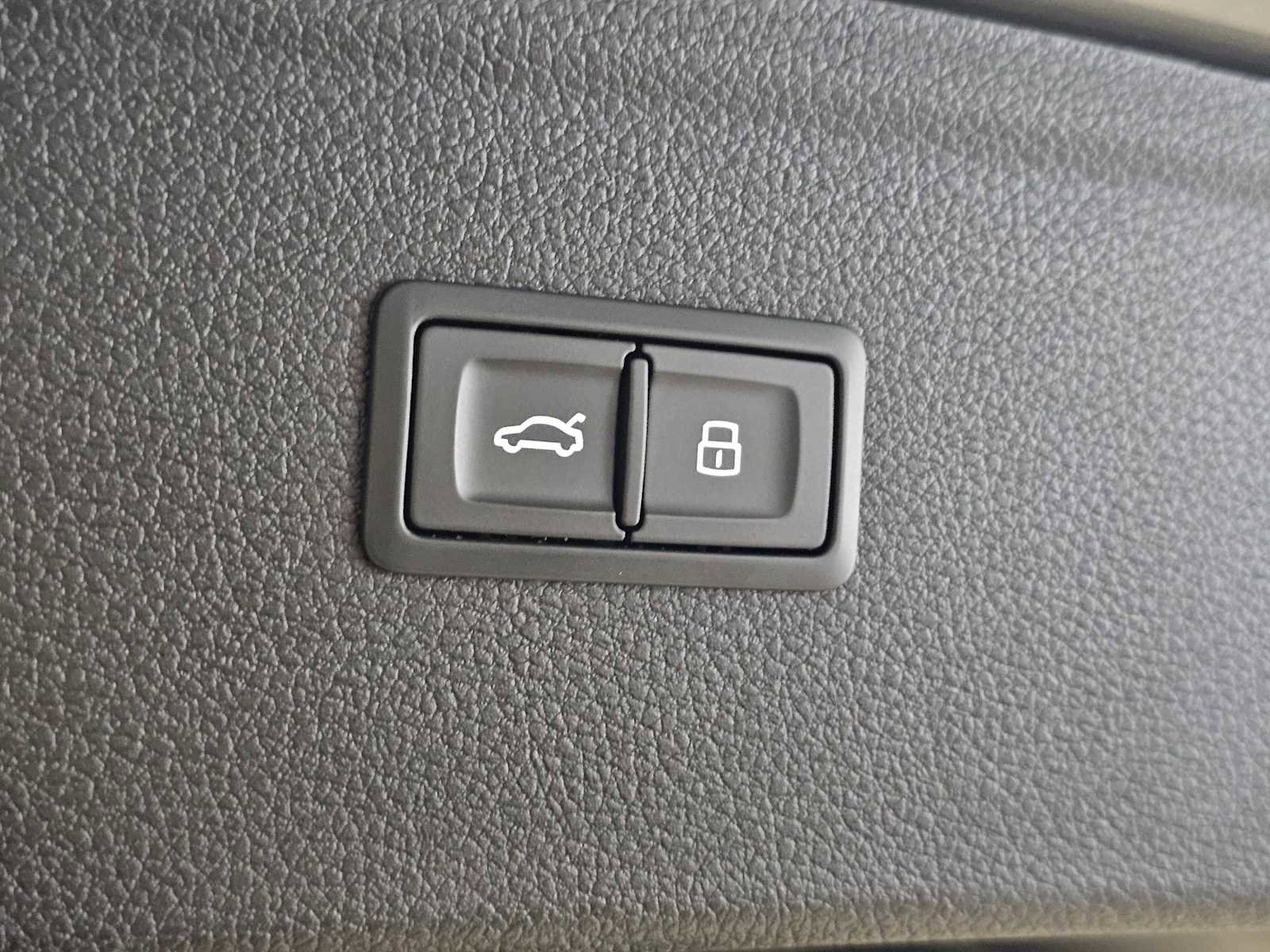 Used 2023 Audi Q5 e Premium Plus w/ Premium Plus Package AWD/4WD image 17