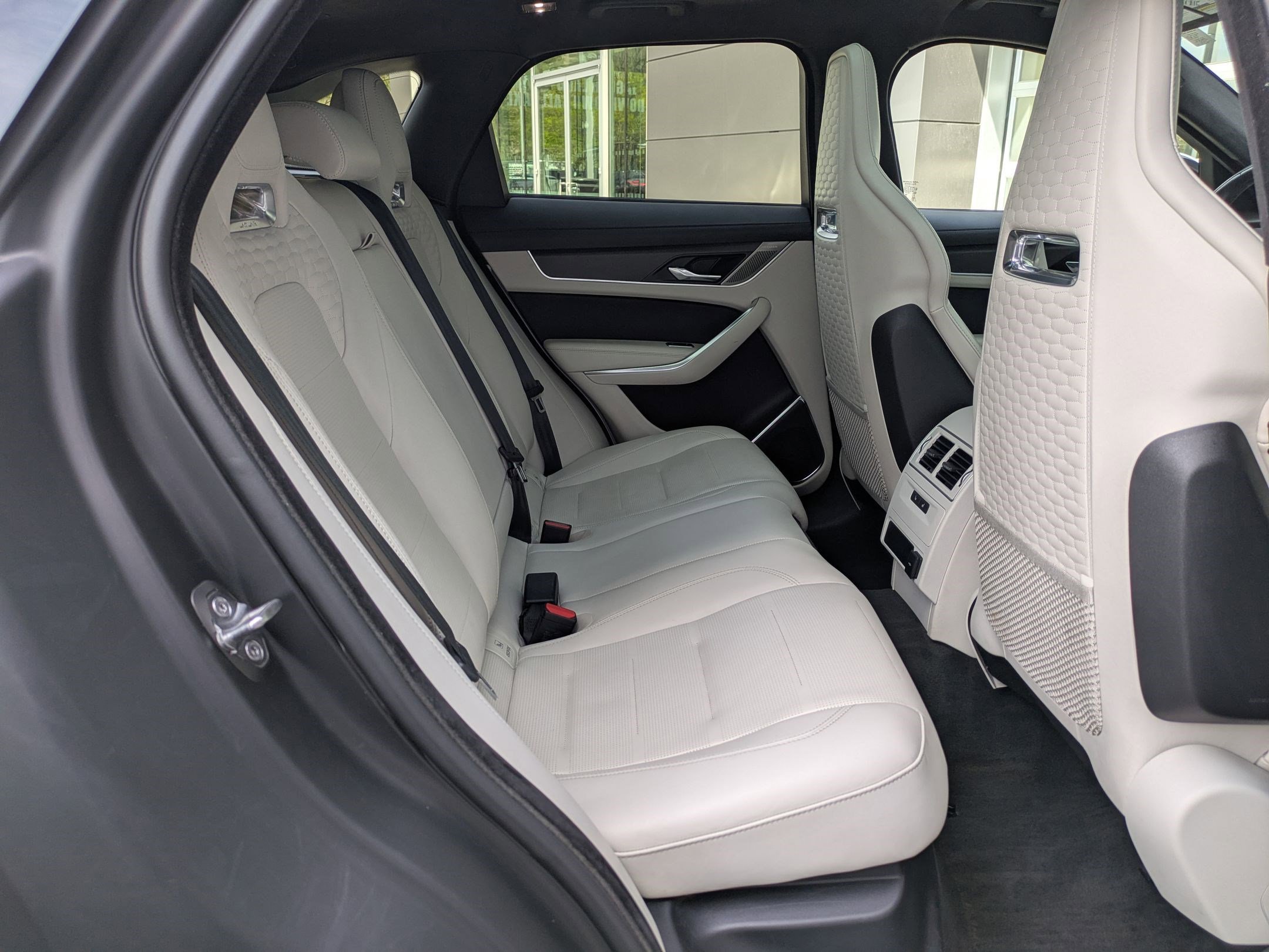 Used 2023 Jaguar F-PACE SVR image 33