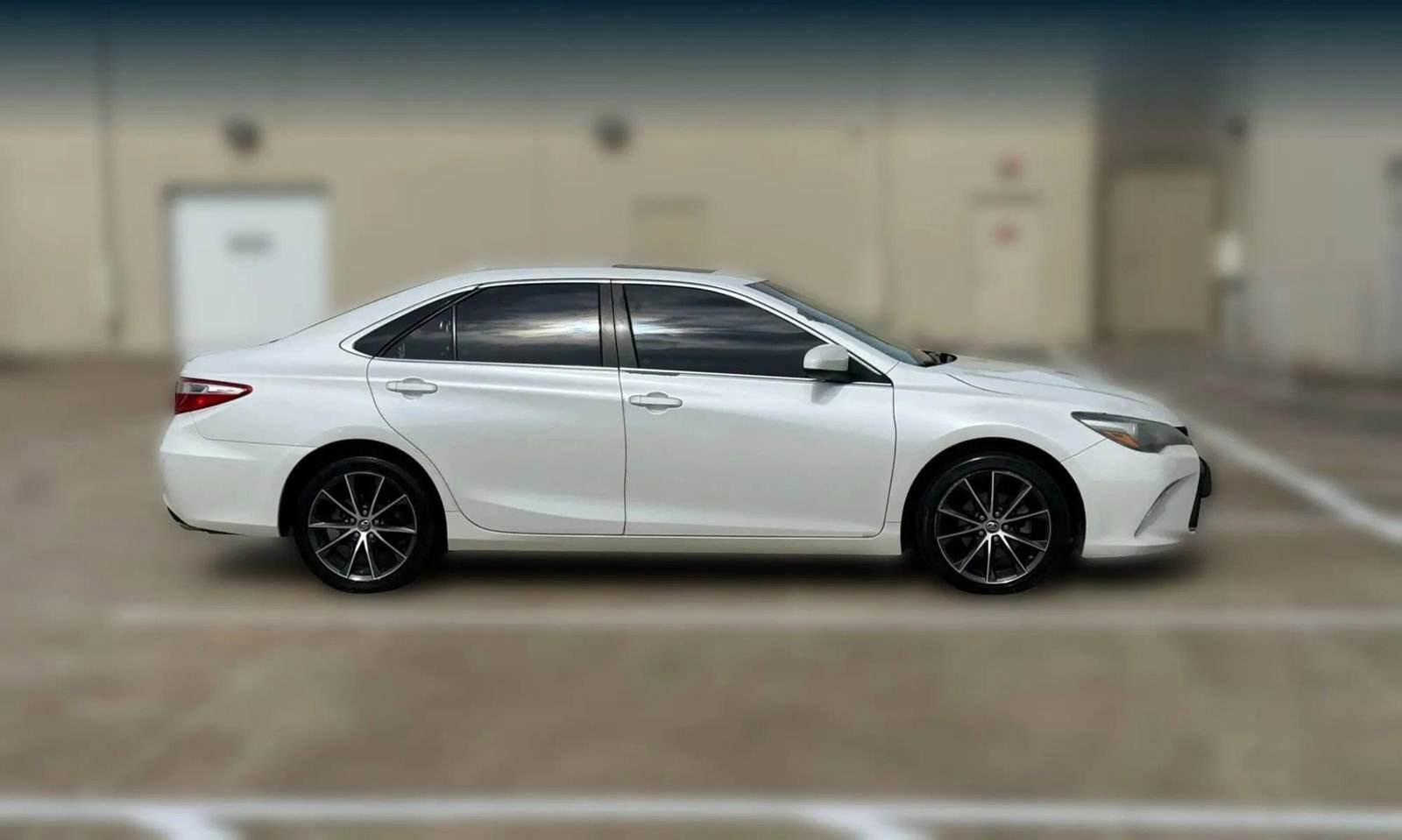 Used 2015 Toyota Camry XSE w/ Moonroof Package FWD image 10
