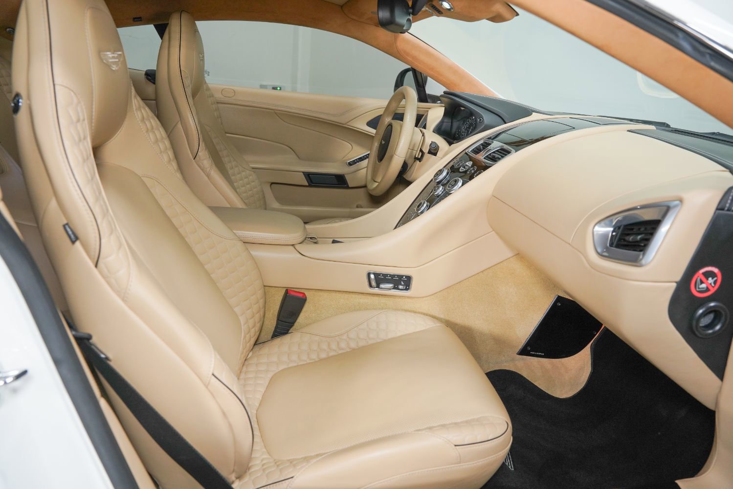 Used 2014 Aston Martin Vanquish Coupe image 27