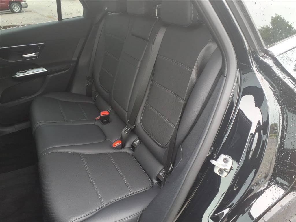 Used 2026 Mercedes-Benz GLC 350e 4MATIC image 8