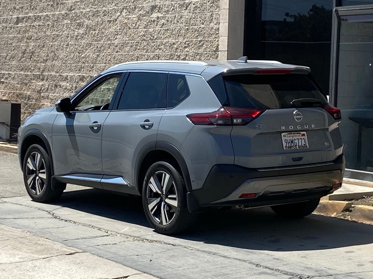 Used 2023 Nissan Rogue SL w/ SL Premium Package FWD image 4
