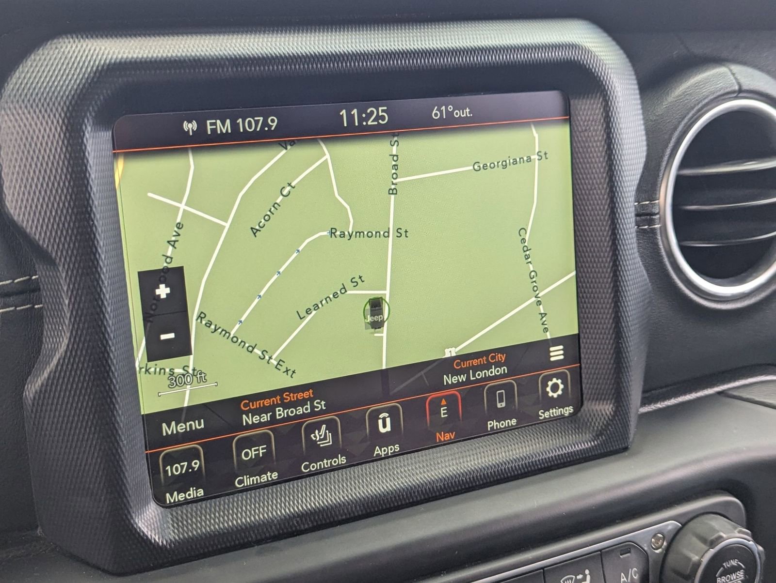 Used 2020 Jeep Wrangler Unlimited Sahara image 15