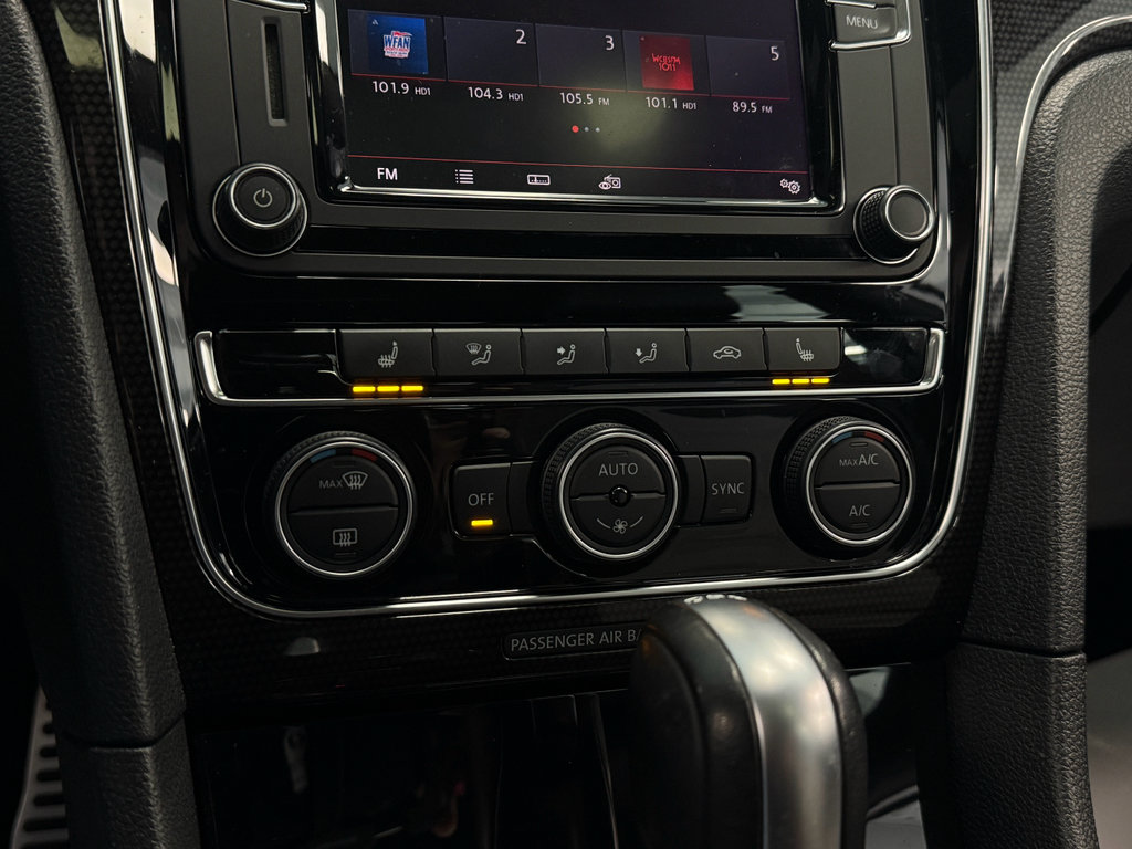 Used 2018 Volkswagen Passat 3.6 image 24