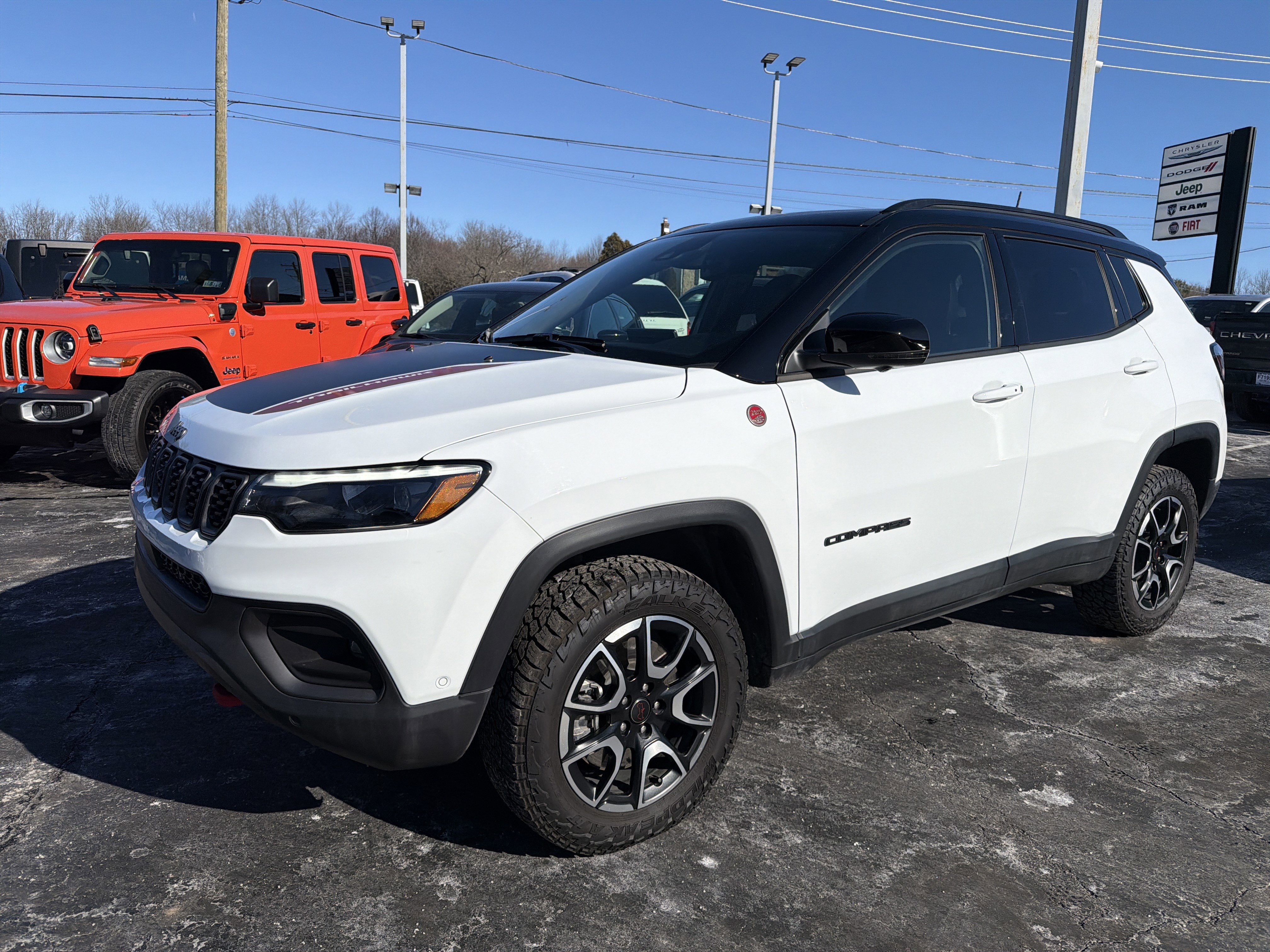 Used 2025 Jeep Compass Trailhawk w/ Trailhawk Elite Group image 3