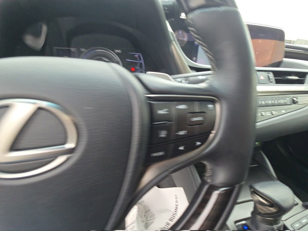 Used 2019 Lexus ES 300h w/ Premium Package FWD image 18