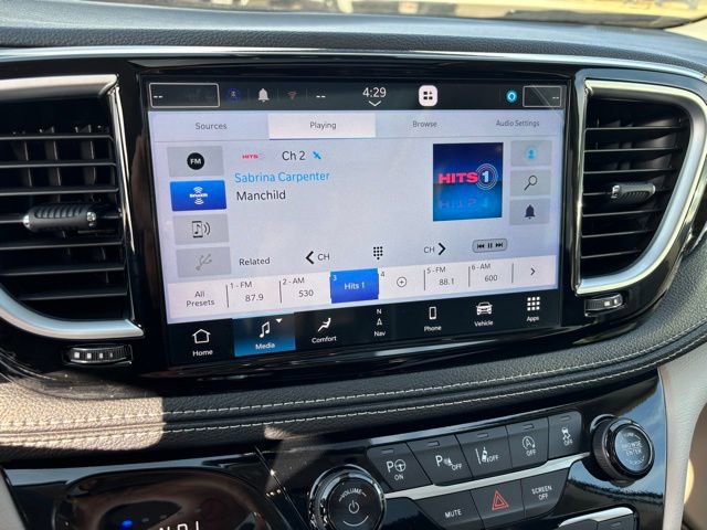 Used 2024 Chrysler Pacifica Limited image 28