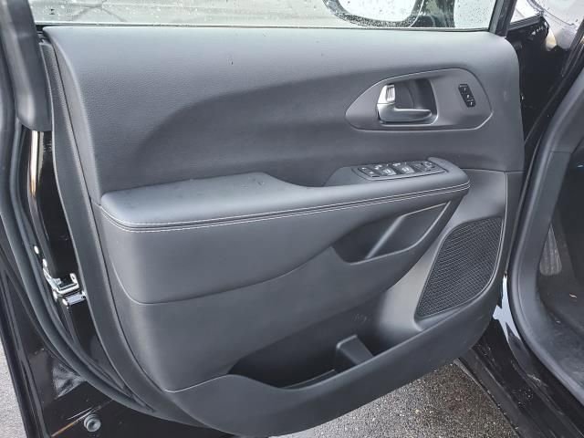 New 2026 Chrysler Pacifica Select image 6