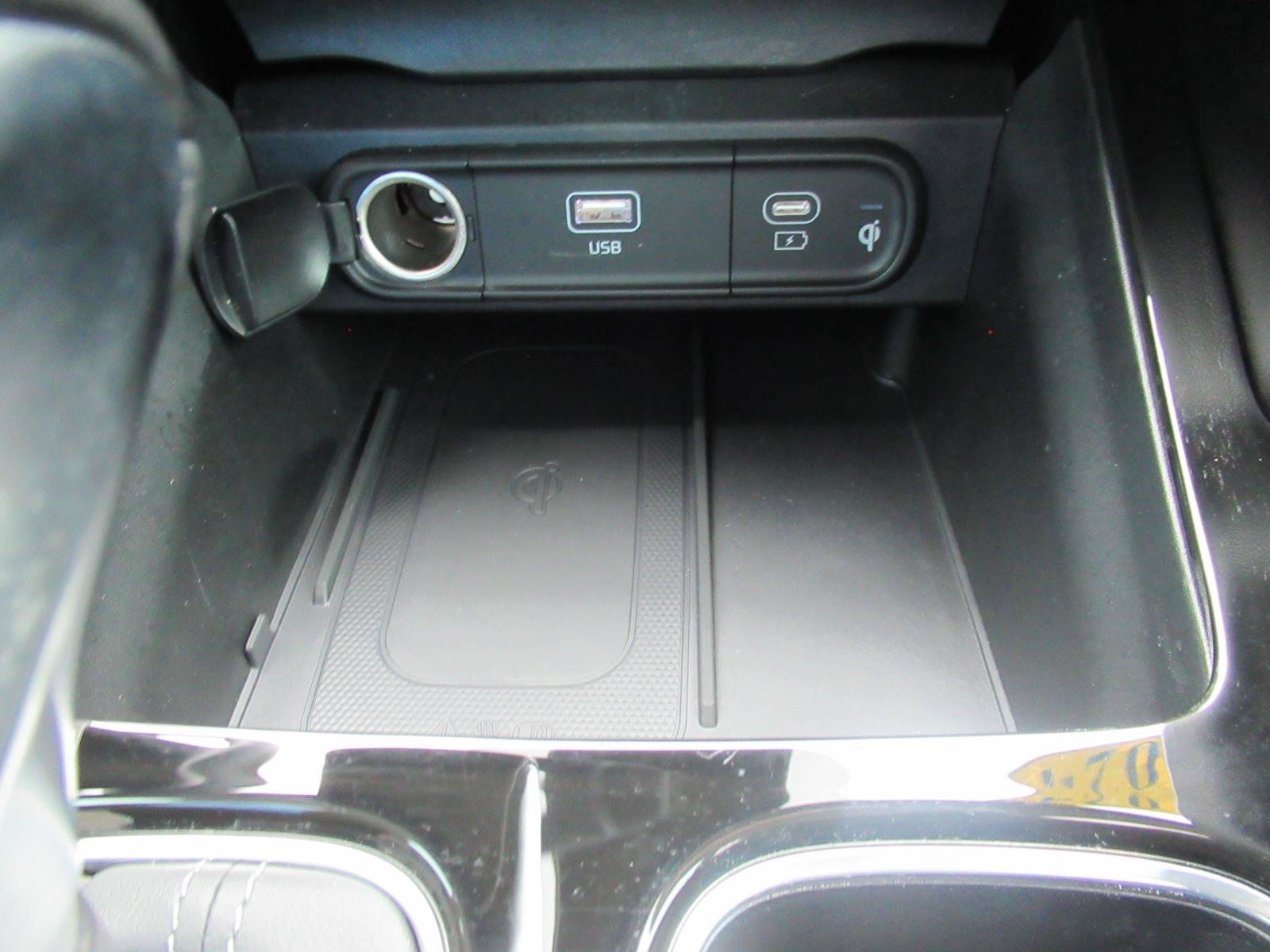 Used 2024 Kia Telluride EX w/ EX Captain's Chair Package FWD image 29