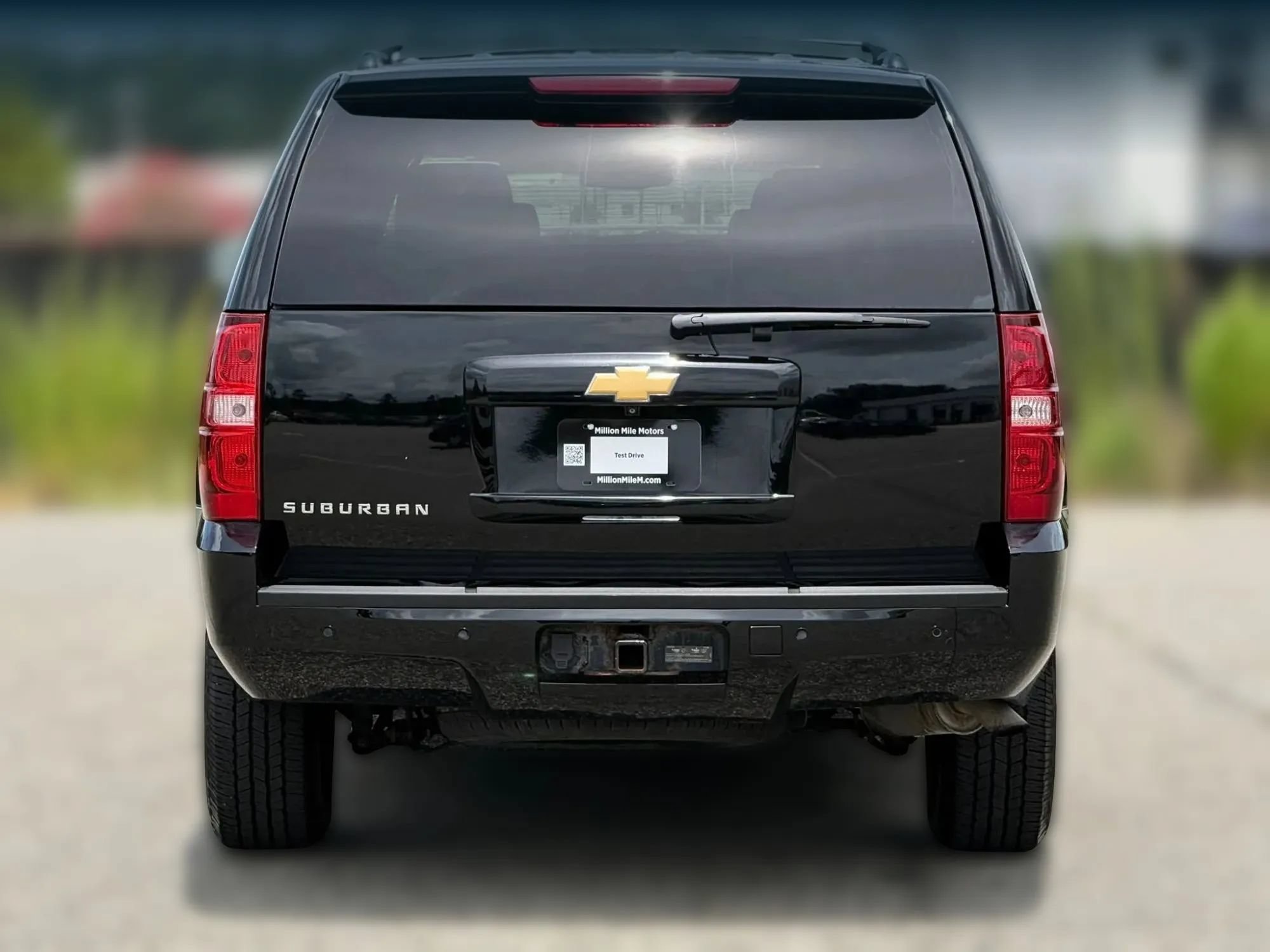 Used 2014 Chevrolet Suburban LT RWD image 4