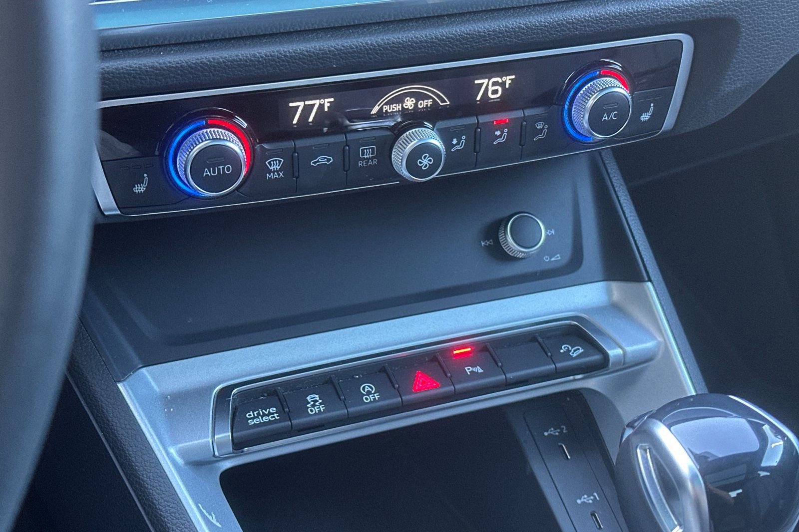 Used 2025 Audi Q3 2.0T Premium image 24