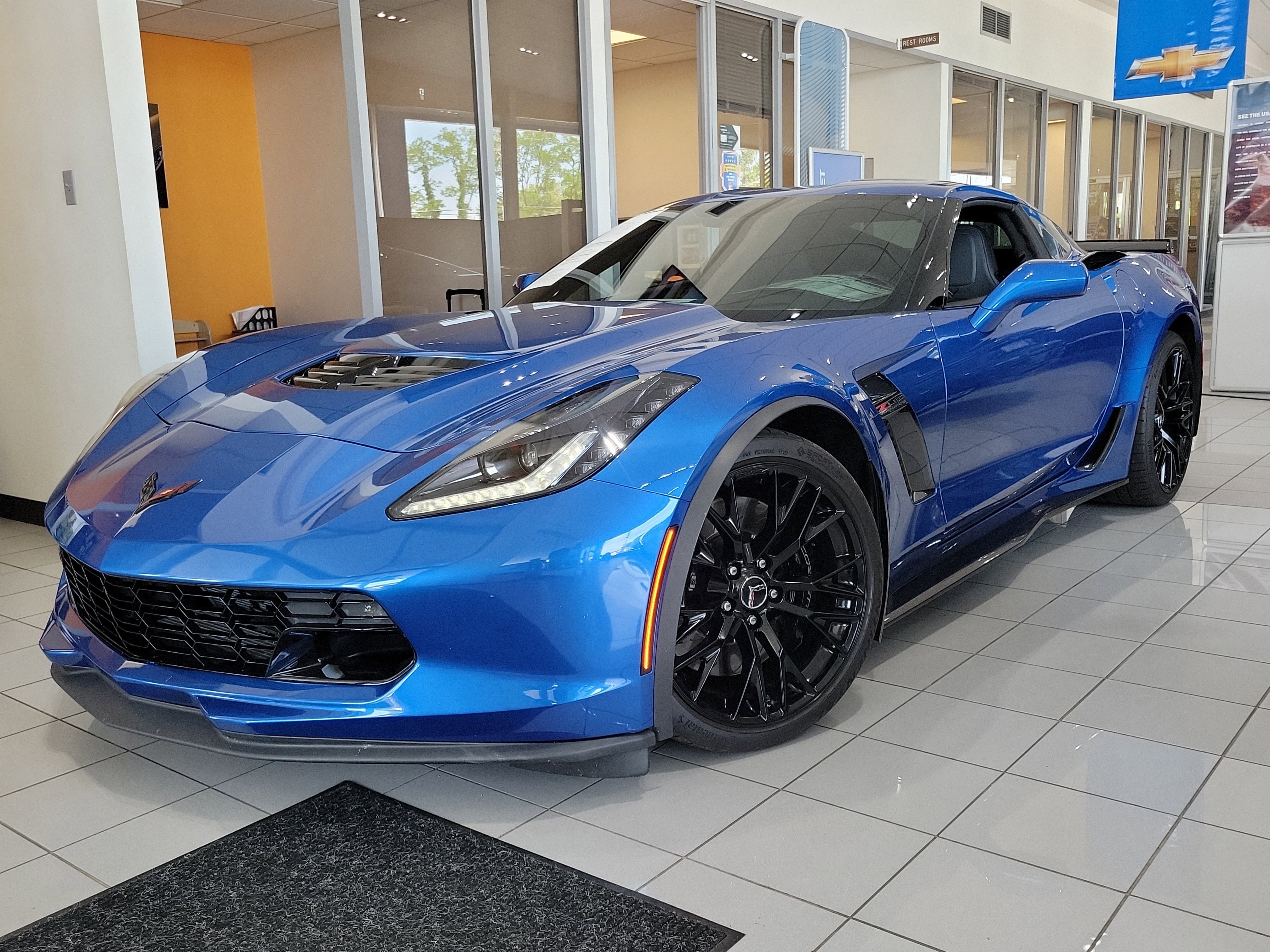 Used 2015 Chevrolet Corvette Z06 w/ 3LZ Preferred Equipment Group RWD video 1