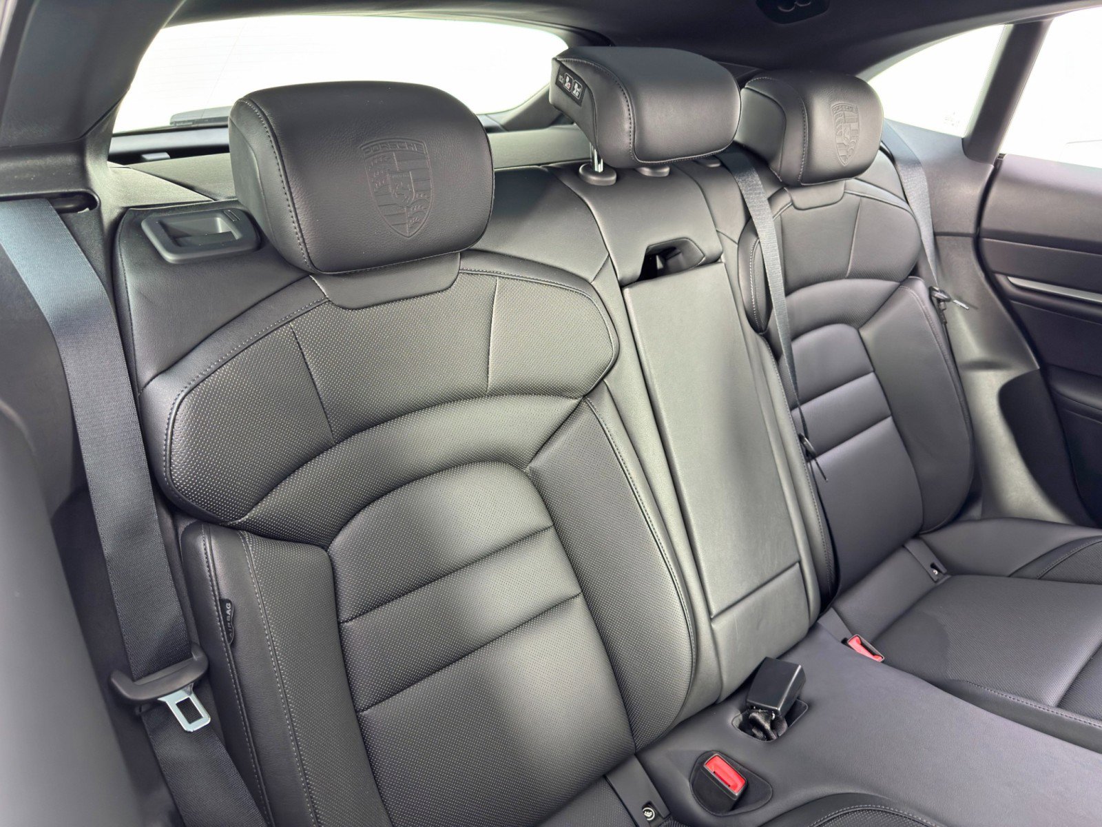 Used 2021 Porsche Taycan 4 Cross Turismo w/ Premium Package AWD/4WD image 39