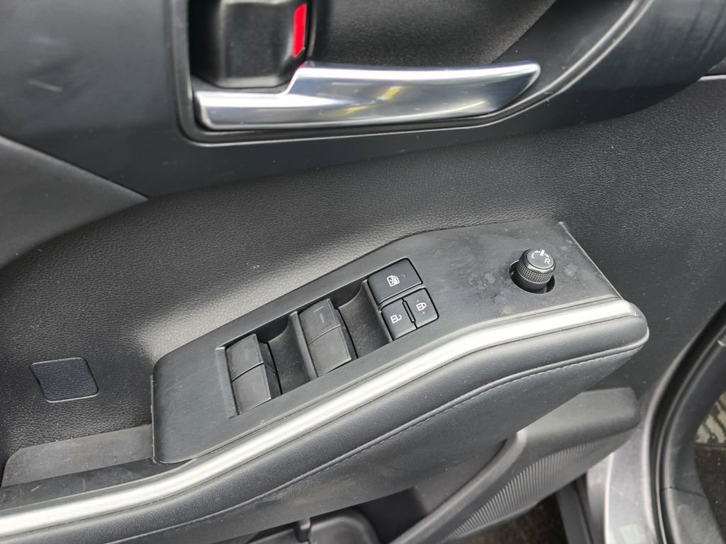 Used 2022 Toyota Highlander XLE AWD/4WD image 17