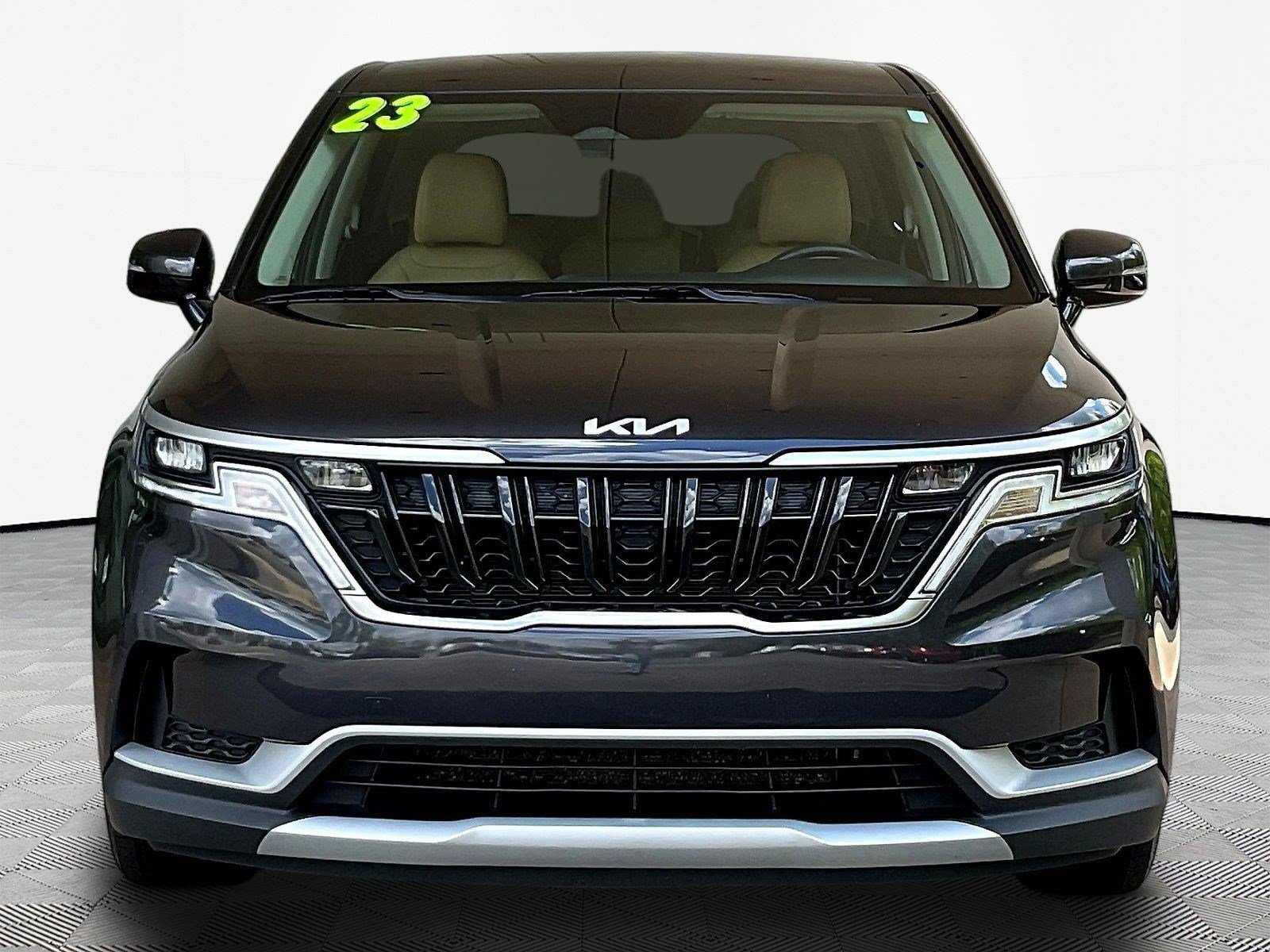 Used 2023 Kia Carnival LX FWD image 2