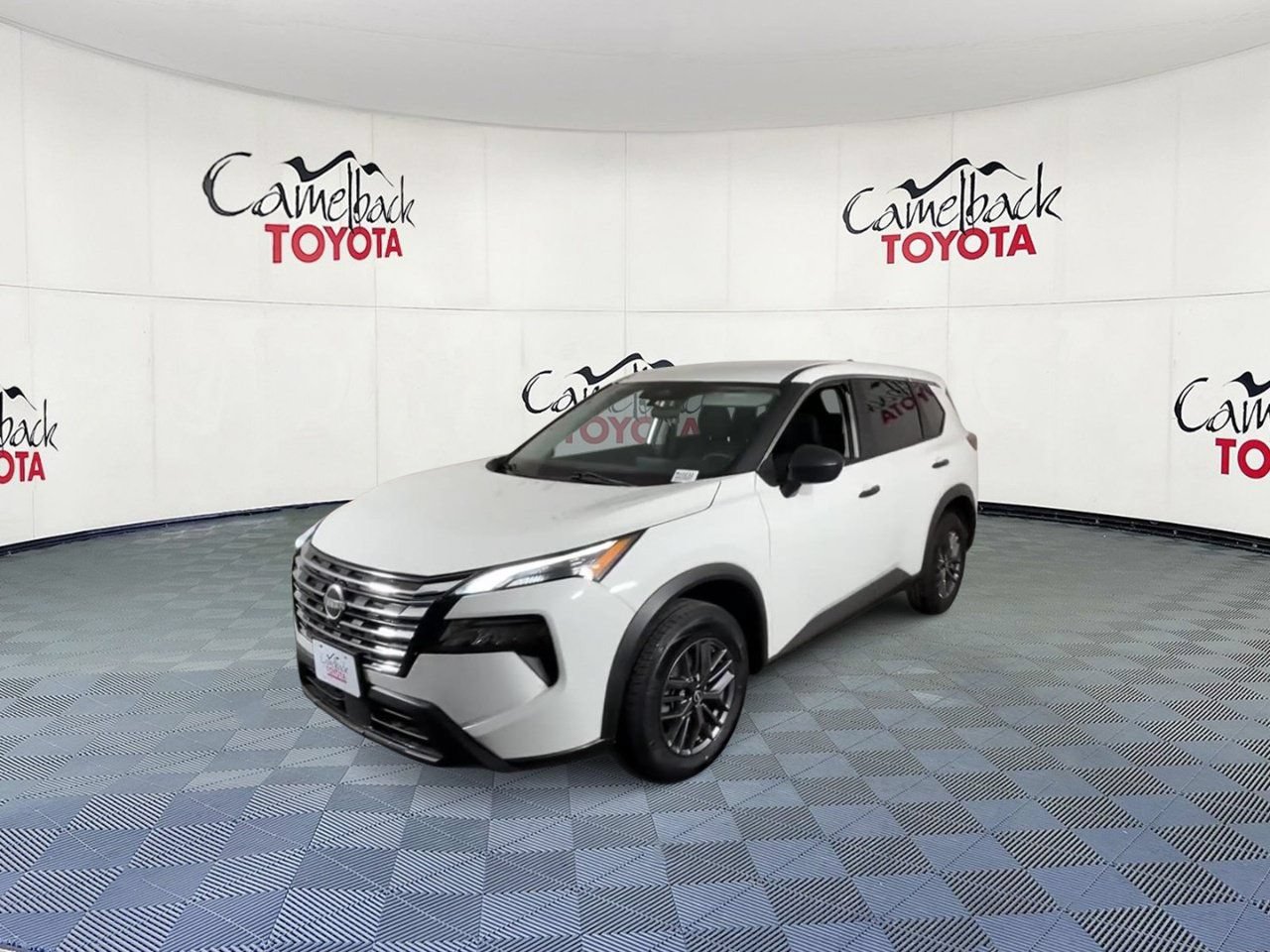 Used 2024 Nissan Rogue S AWD/4WD image 6