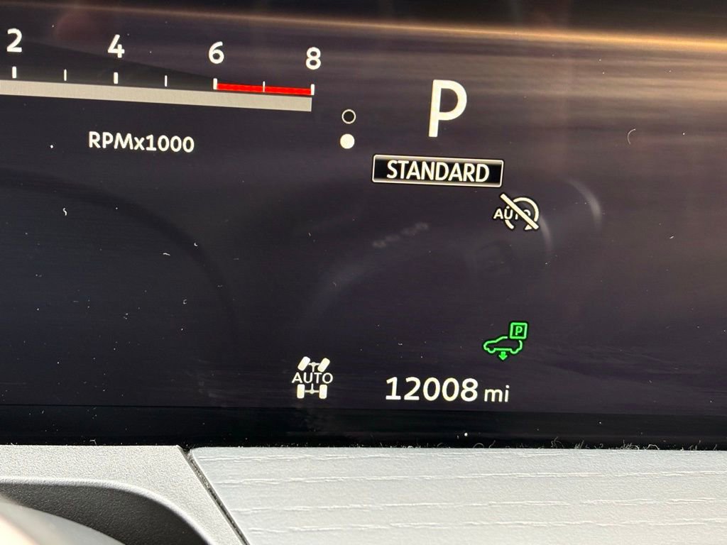 Used 2025 INFINITI QX80 Sensory image 35