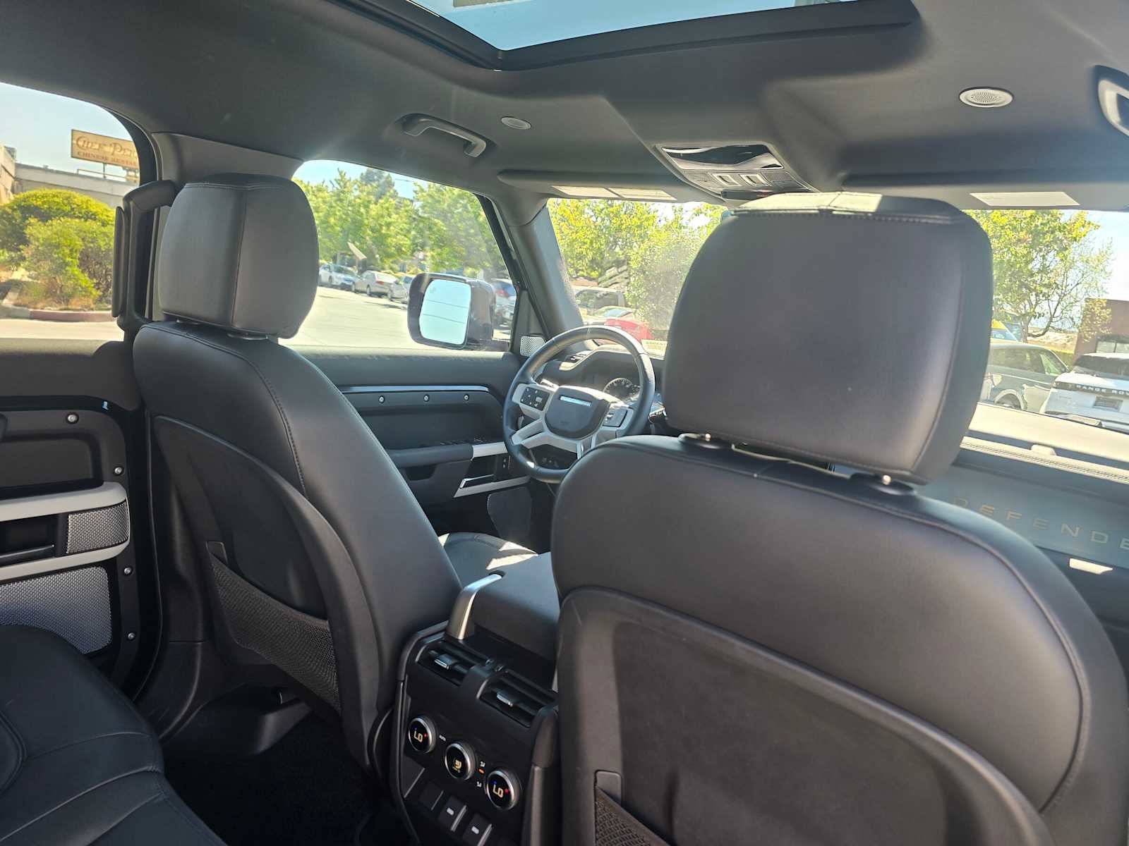 Used 2023 Land Rover Defender 130 SE image 15