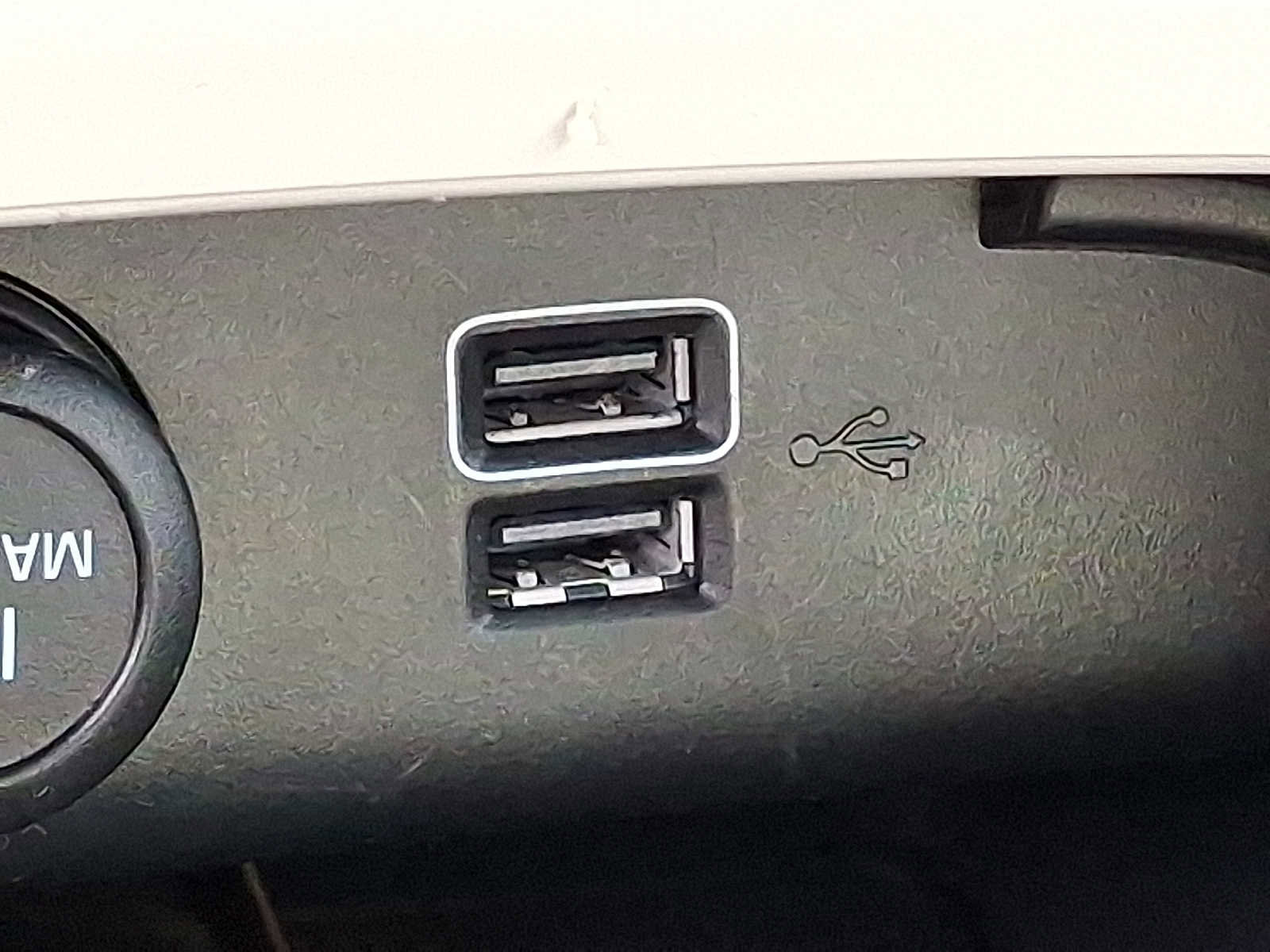 Used 2019 Volvo XC40 T5 Momentum image 24