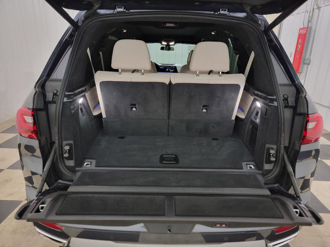 Used 2021 BMW X7 xDrive40i w/ Executive Package AWD/4WD image 19