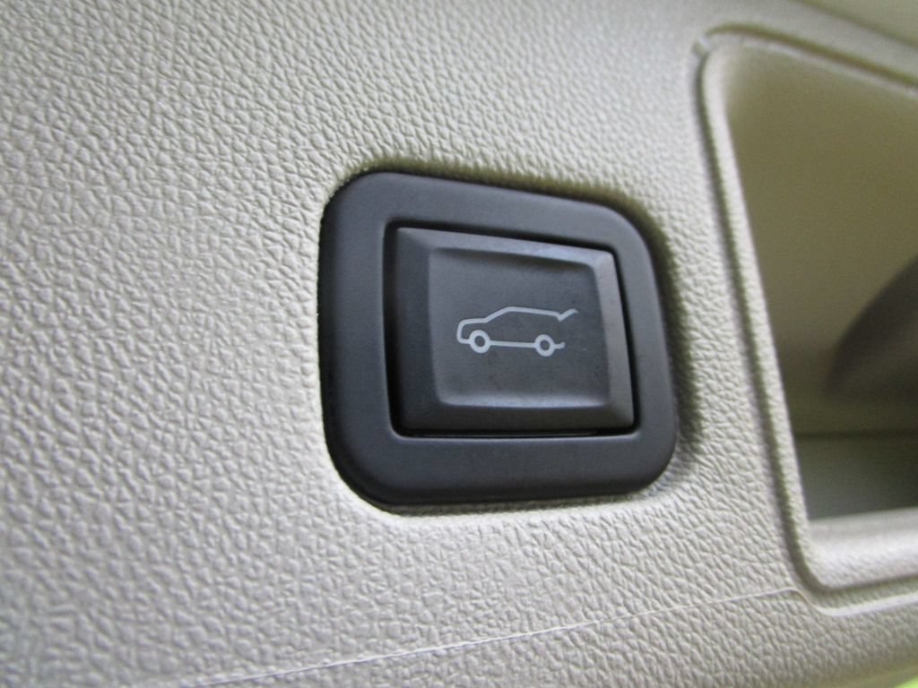 Used 2024 GMC Terrain Denali w/ Denali Premium Package AWD/4WD image 15