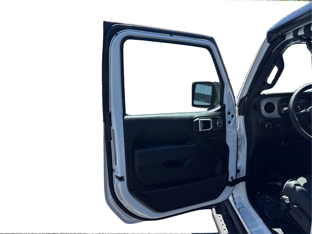 Used 2025 Jeep Wrangler Sport AWD/4WD image 19