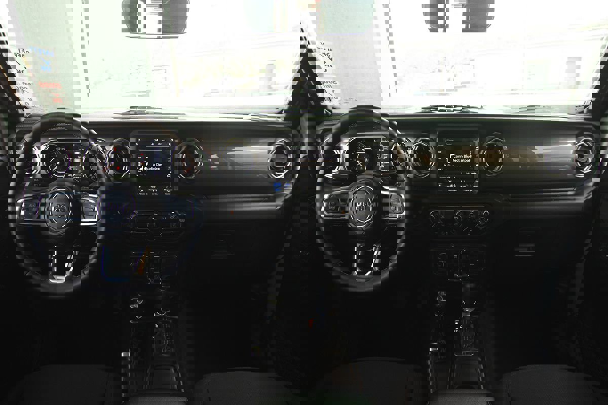 Used 2023 Jeep Gladiator Overland image 14