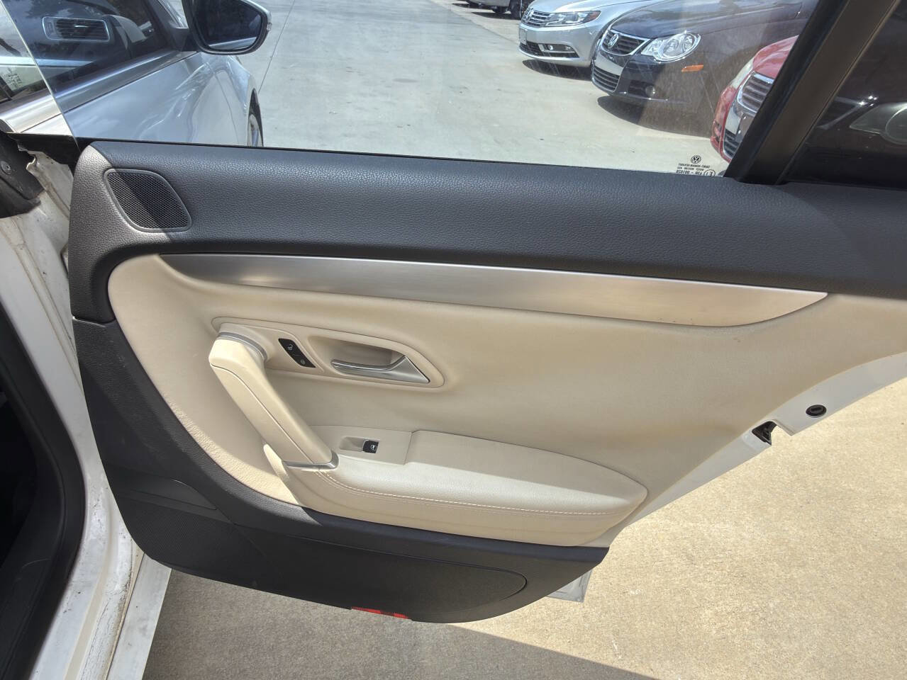 Used 2012 Volkswagen CC Lux Limited FWD image 28