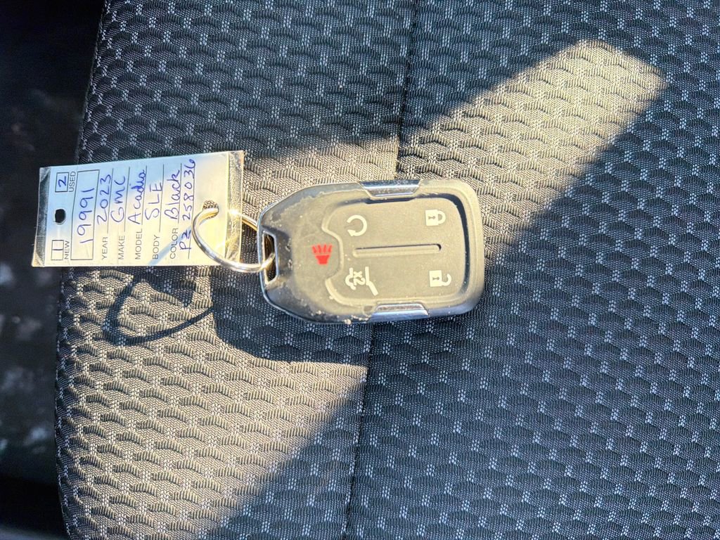 Used 2023 GMC Acadia SLE w/ Driver Convenience Package image 25