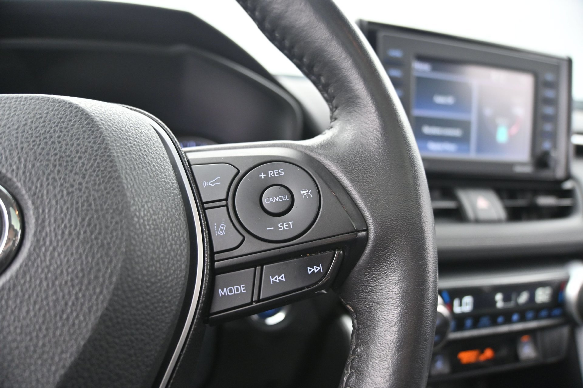 Used 2020 Toyota RAV4 XLE w/ Convenience Package AWD/4WD image 24