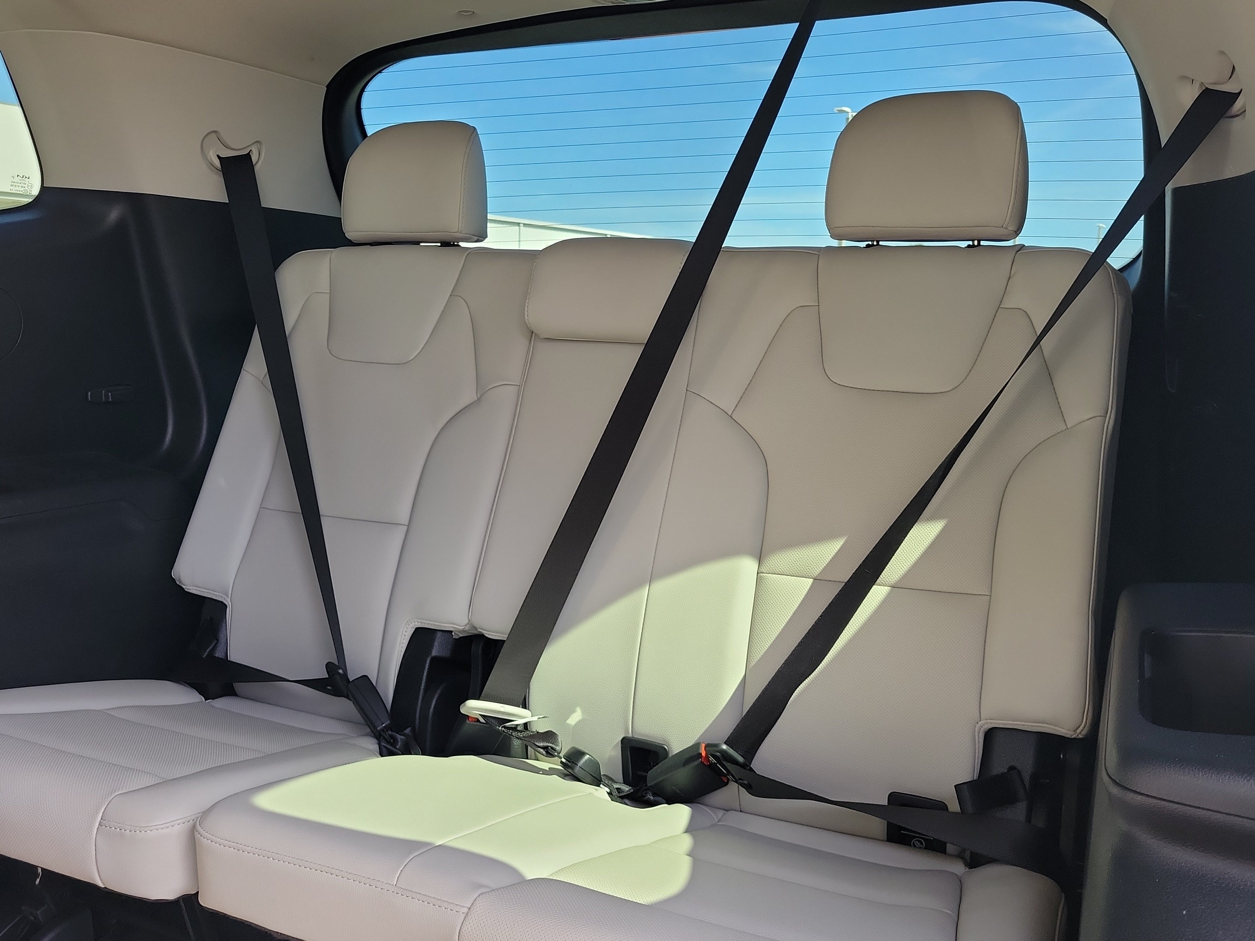 Used 2024 Kia Telluride EX w/ EX Captain's Chair Package FWD image 11