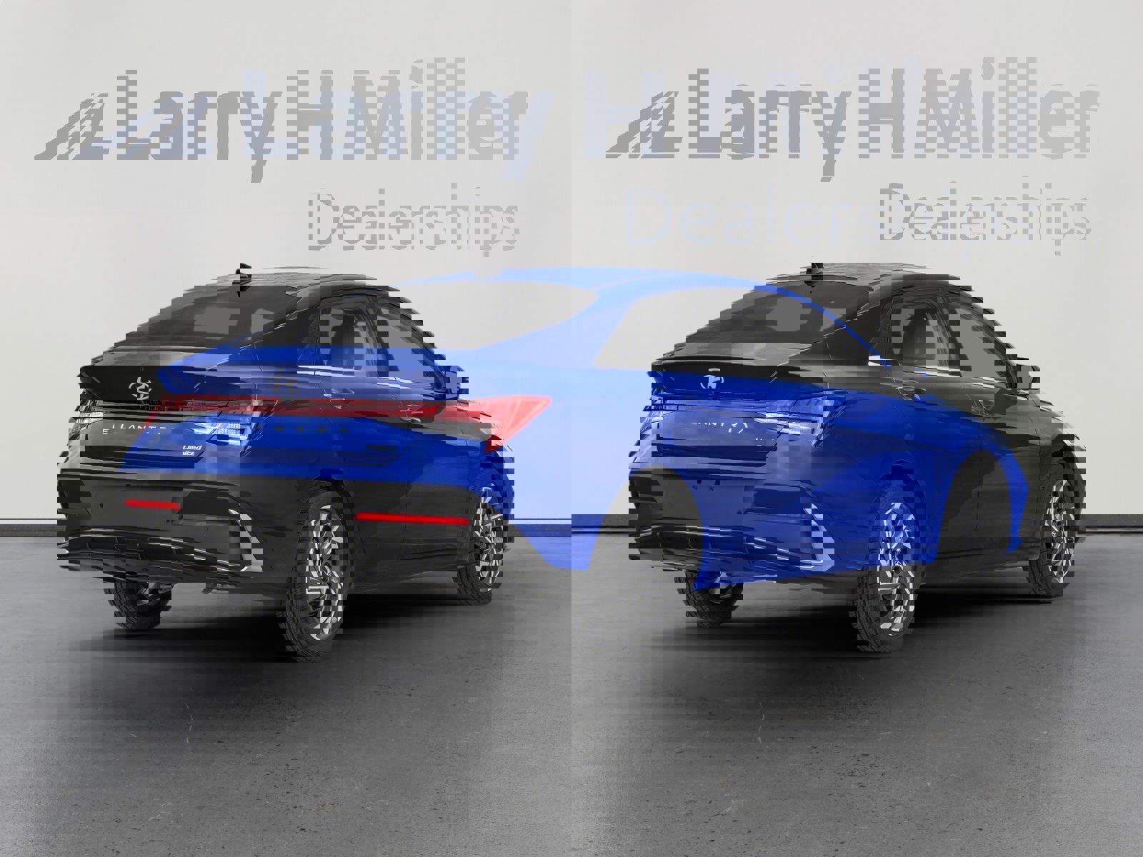 Used 2025 Hyundai Elantra Limited image 3