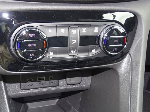 Used 2023 Buick Encore GX Select w/ Sport Touring Package FWD image 12