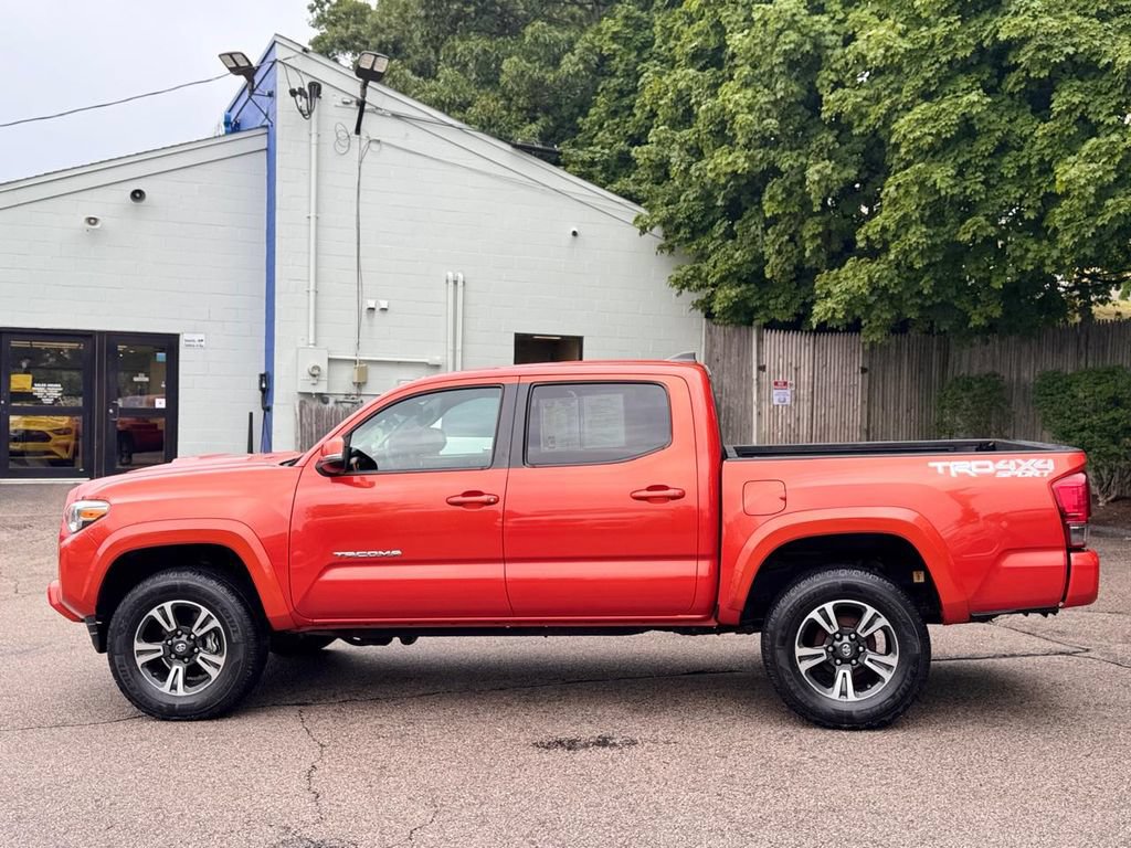 Used 2016 Toyota Tacoma TRD Sport w/ Towing Package AWD/4WD image 3