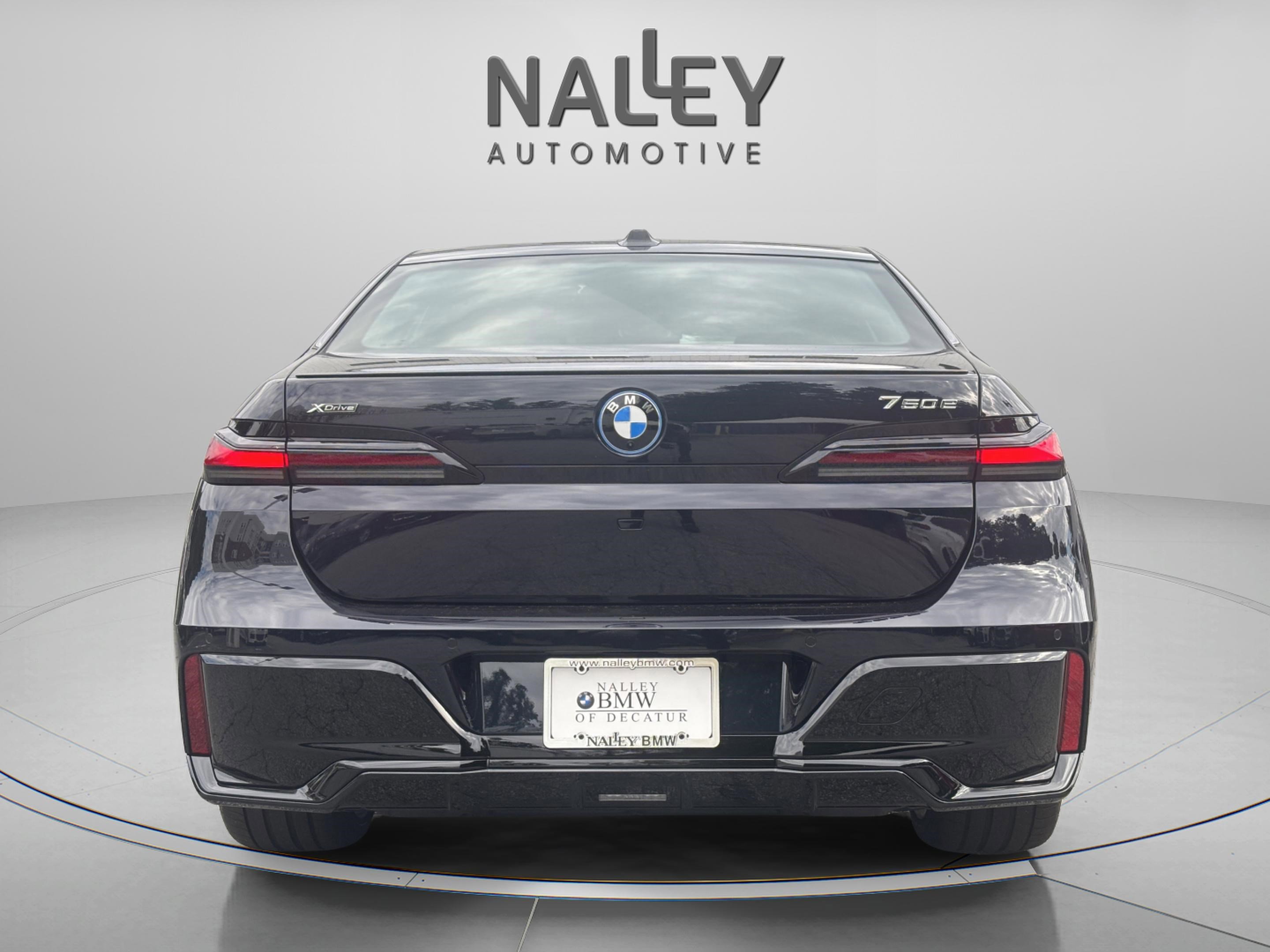 Used 2026 BMW 750e xDrive image 4