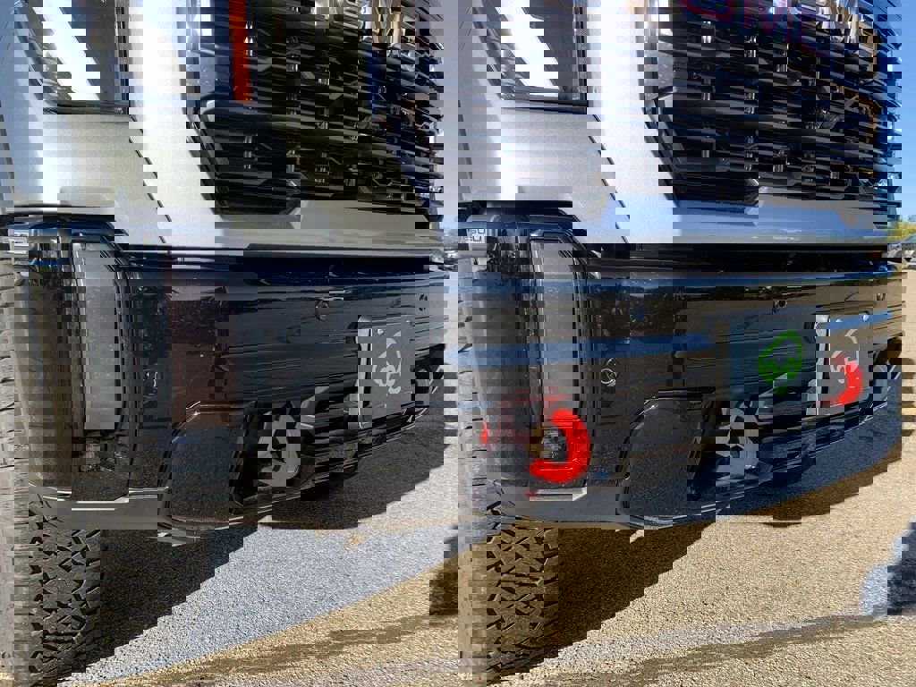 Used 2024 GMC Sierra 2500 AT4X AWD/4WD image 4