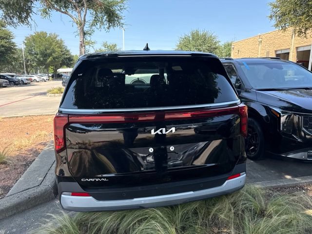 Certified 2025 Kia Carnival FWD image 10