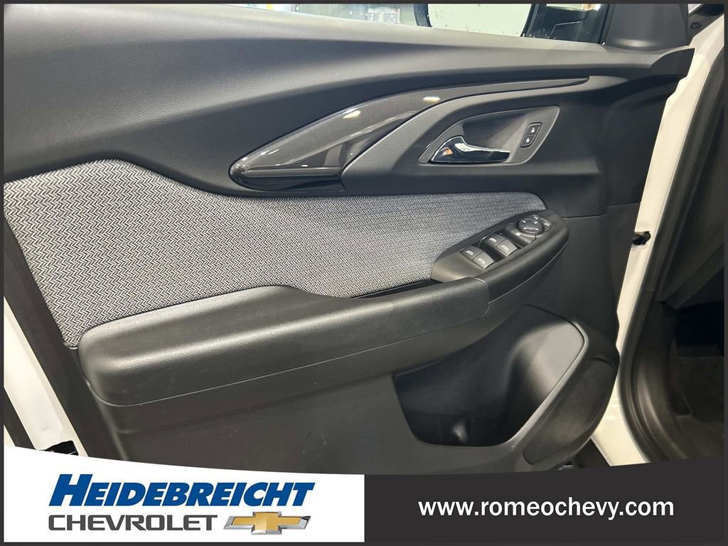 Certified 2022 Chevrolet TrailBlazer LT w/ Driver Confidence Package image 11