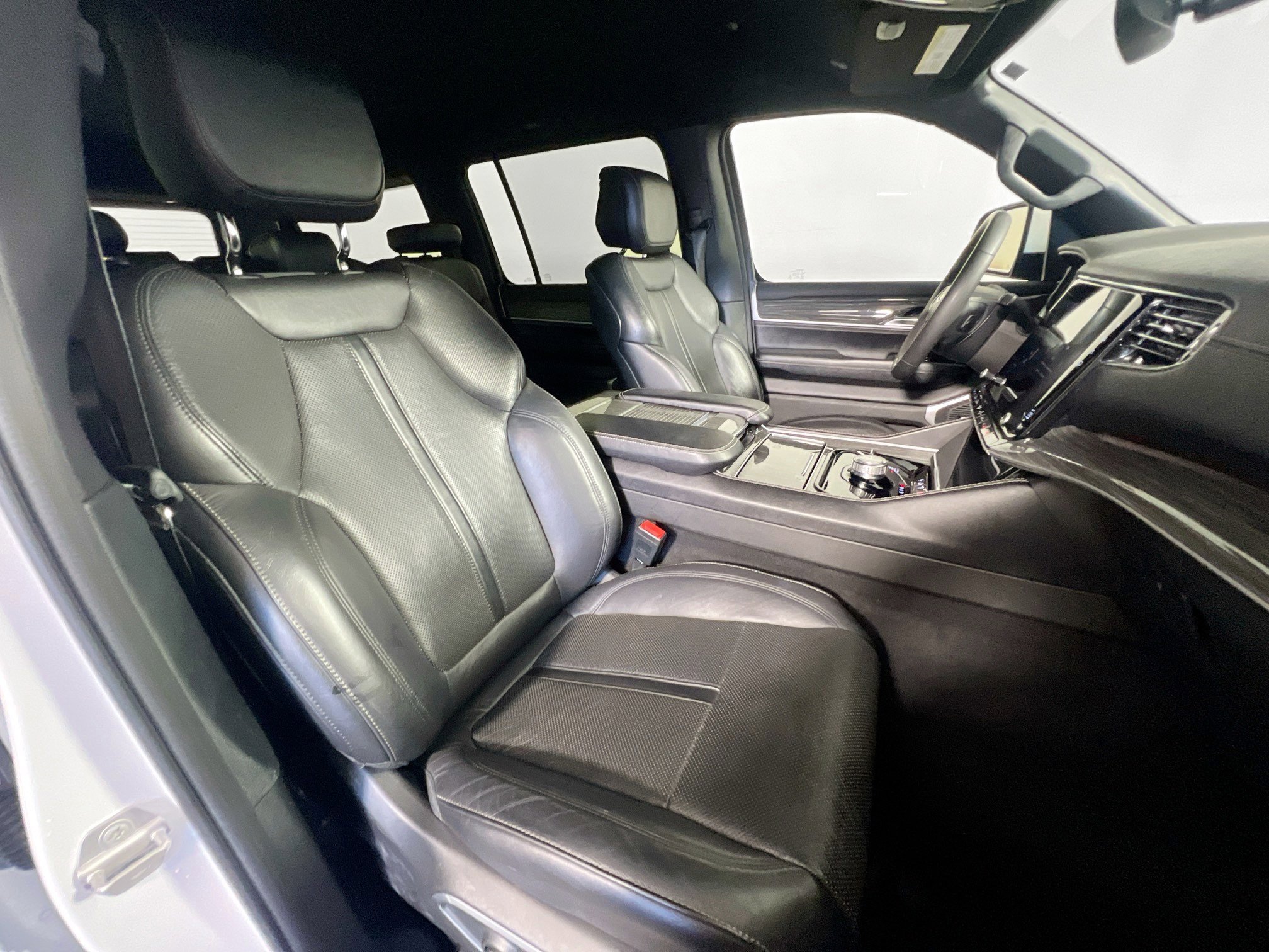 Used 2022 Jeep Wagoneer Series II AWD/4WD image 31