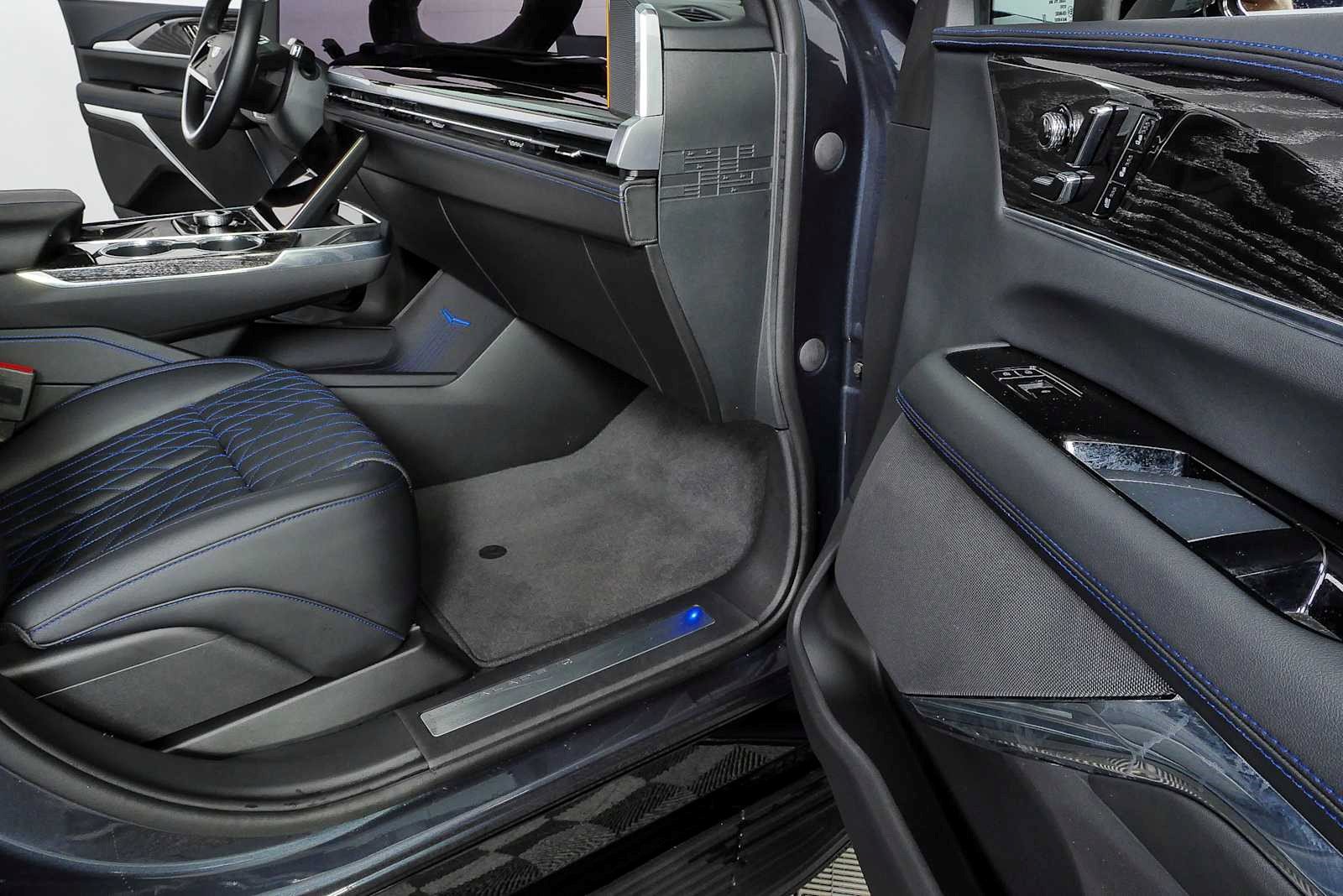 Certified 2025 Cadillac Escalade IQ Sport 1 AWD/4WD image 22