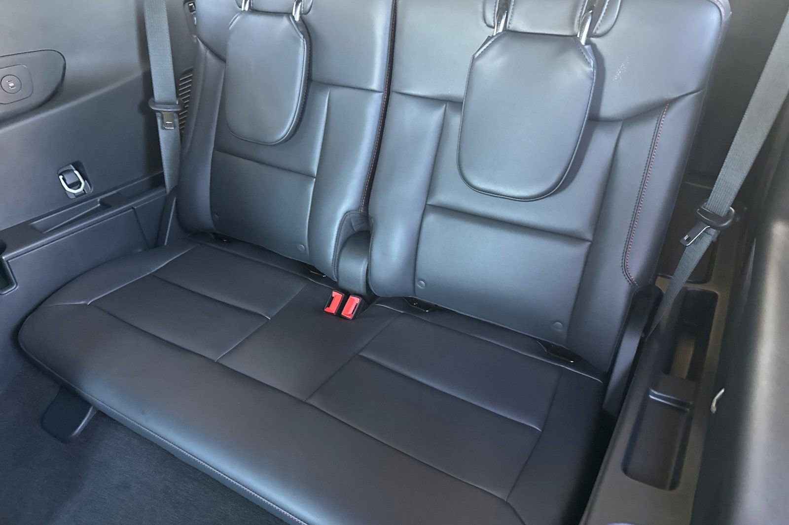 Used 2025 Ford Explorer ST image 15