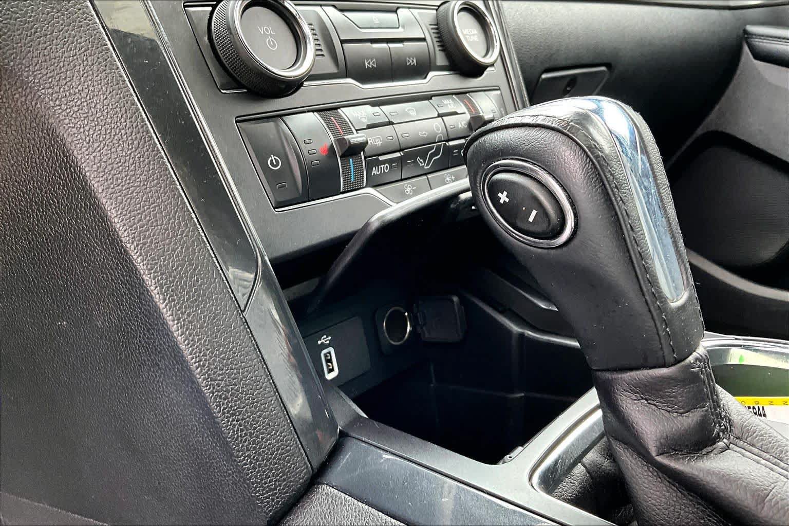 Used 2018 Ford Explorer XLT w/ Equipment Group 202A AWD/4WD image 35